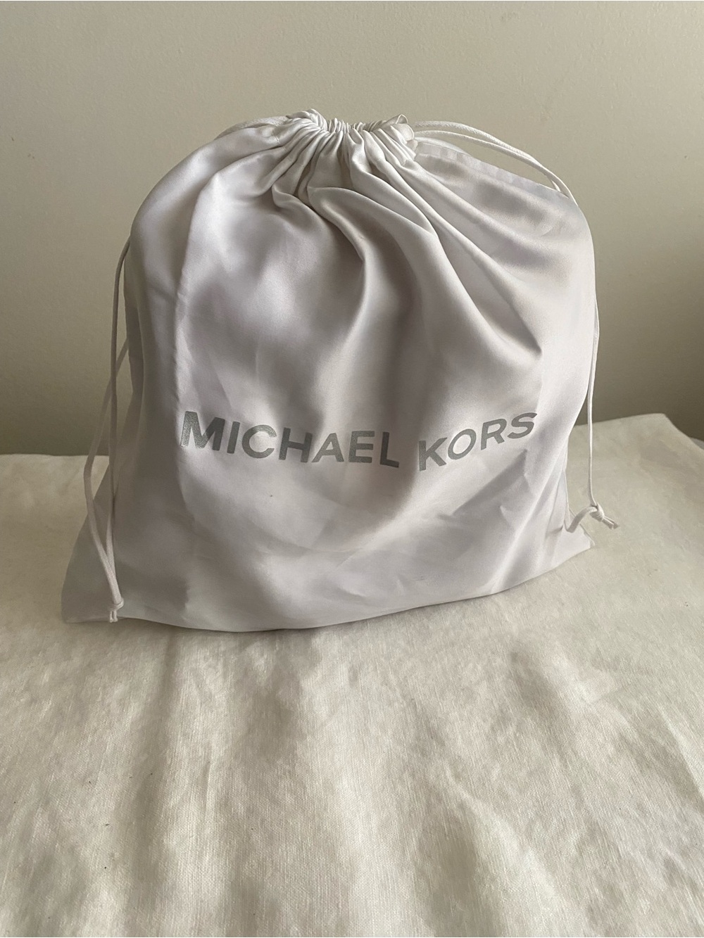 Michael Kors Sloan Editor Leather messenger bag - Picture 14 of 14